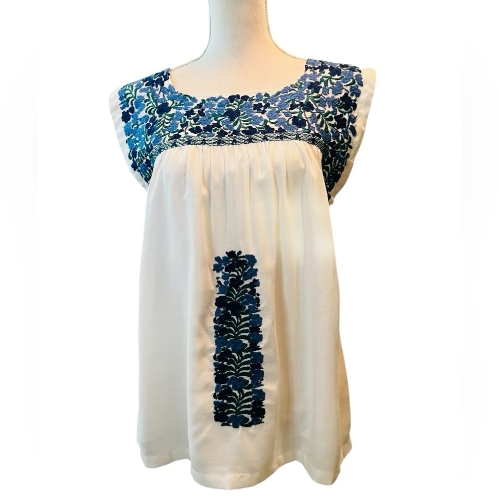 J.Marie Floral Embroidered Blue and White Lined Sleeveless Top Size Small